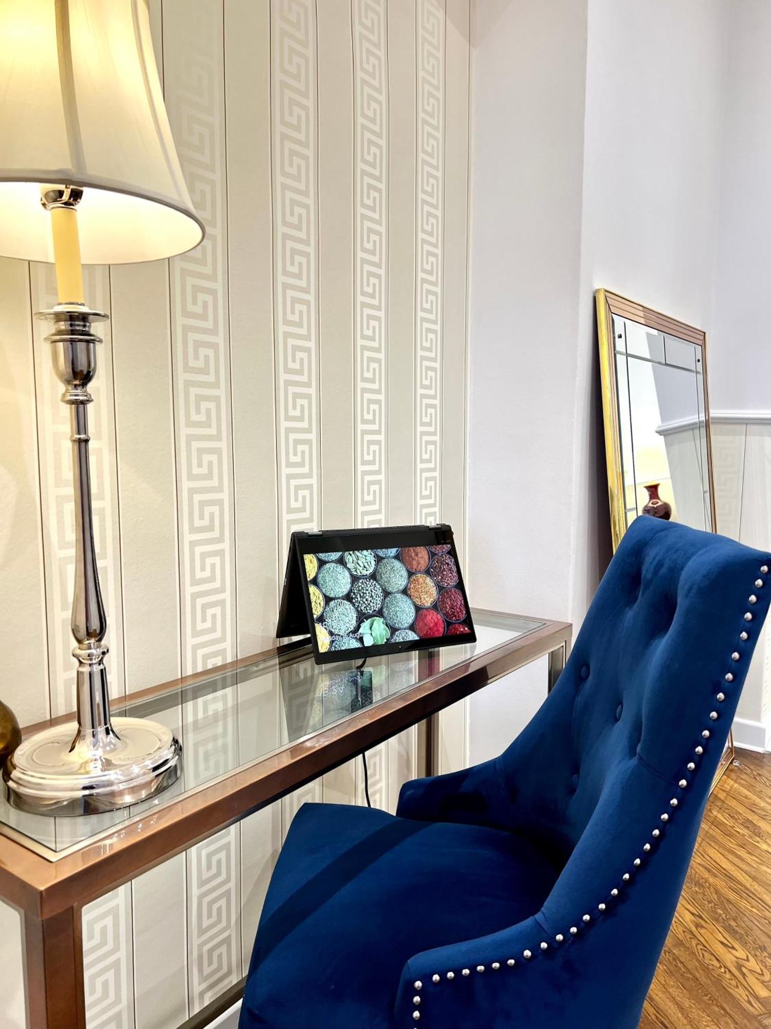 Mondrian Luxury Suites & Apartments Old Town 바르샤바 객실 사진