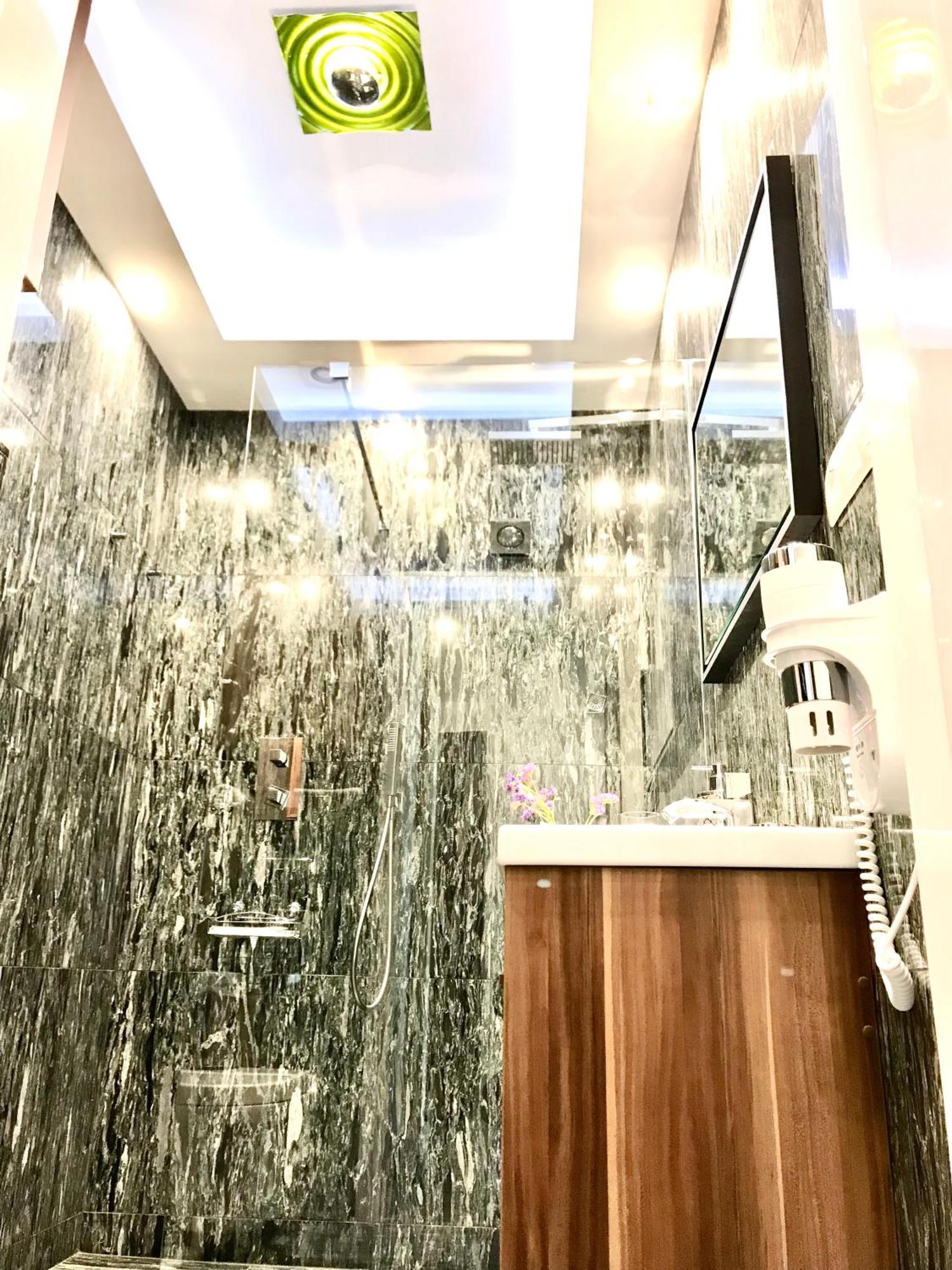Mondrian Luxury Suites & Apartments Old Town 바르샤바 객실 사진